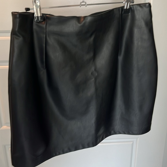 Faux leather mini skirt with slit. Dynamite. Size Large. Like new. - Picture 5 of 5